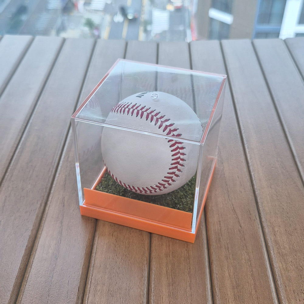 야구공 케이스 보관함 싸인볼 전시 야구기념볼 잔디 거치대 1구 - 상품 이미지