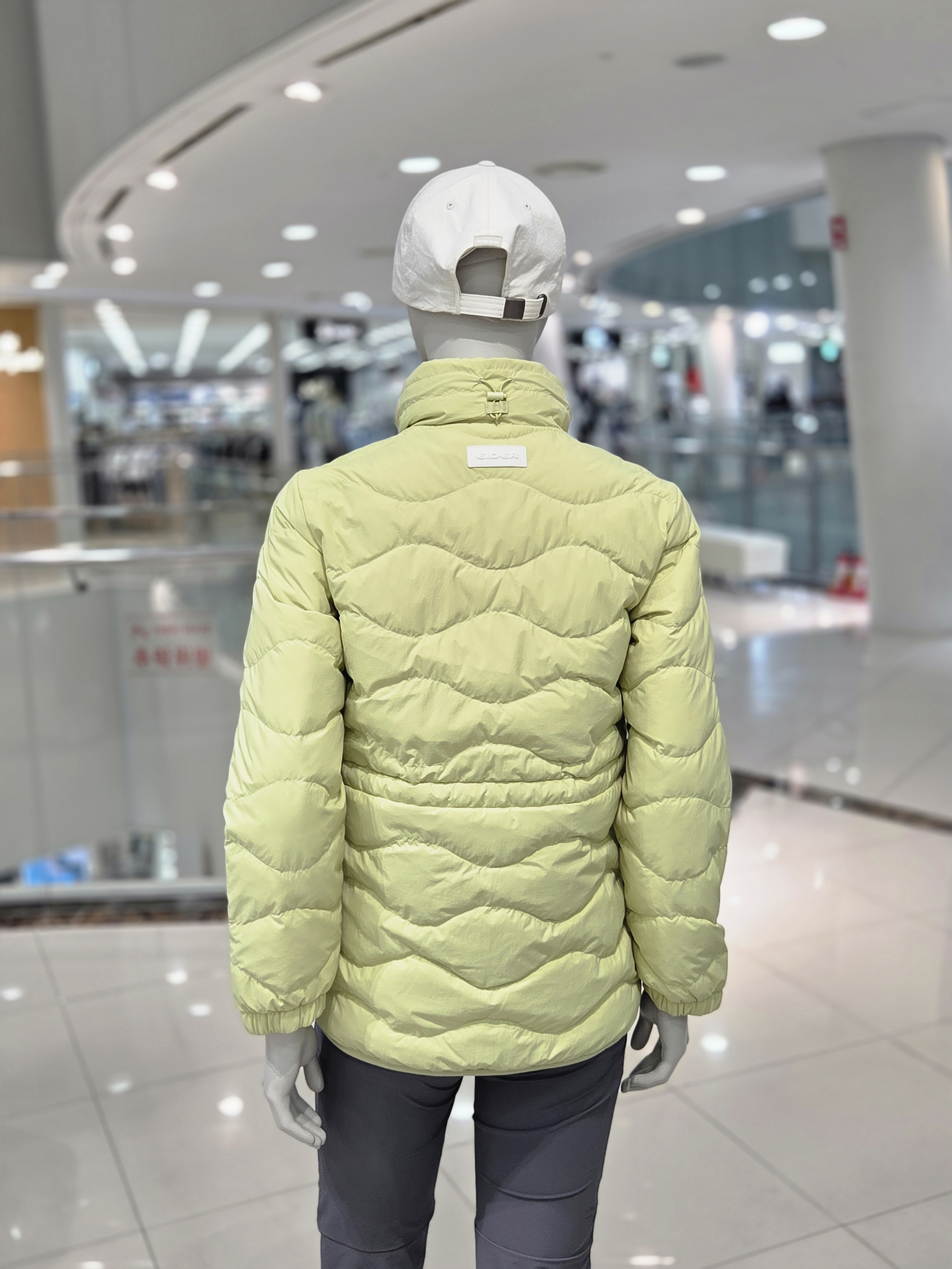 아이더 여성 경량 패딩 겨울 데일리 슬림 다운 자켓 WW25552 이미지 8