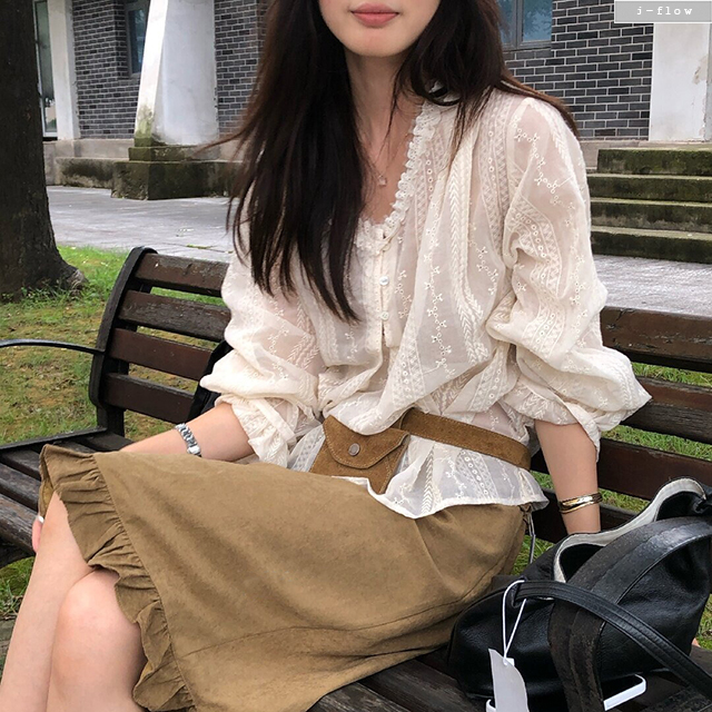 트셀 시스루 레이스 자수 아일렛 버튼 블라우스 1col 가을 봄 루즈핏 벌룬 제이플로우 이미지 7