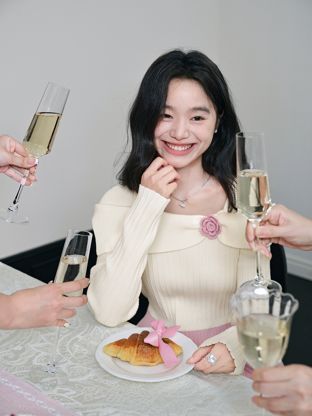 쿠오세 KUOSE 여성 핑크 니트 오프숄더 원피스 이미지 7
