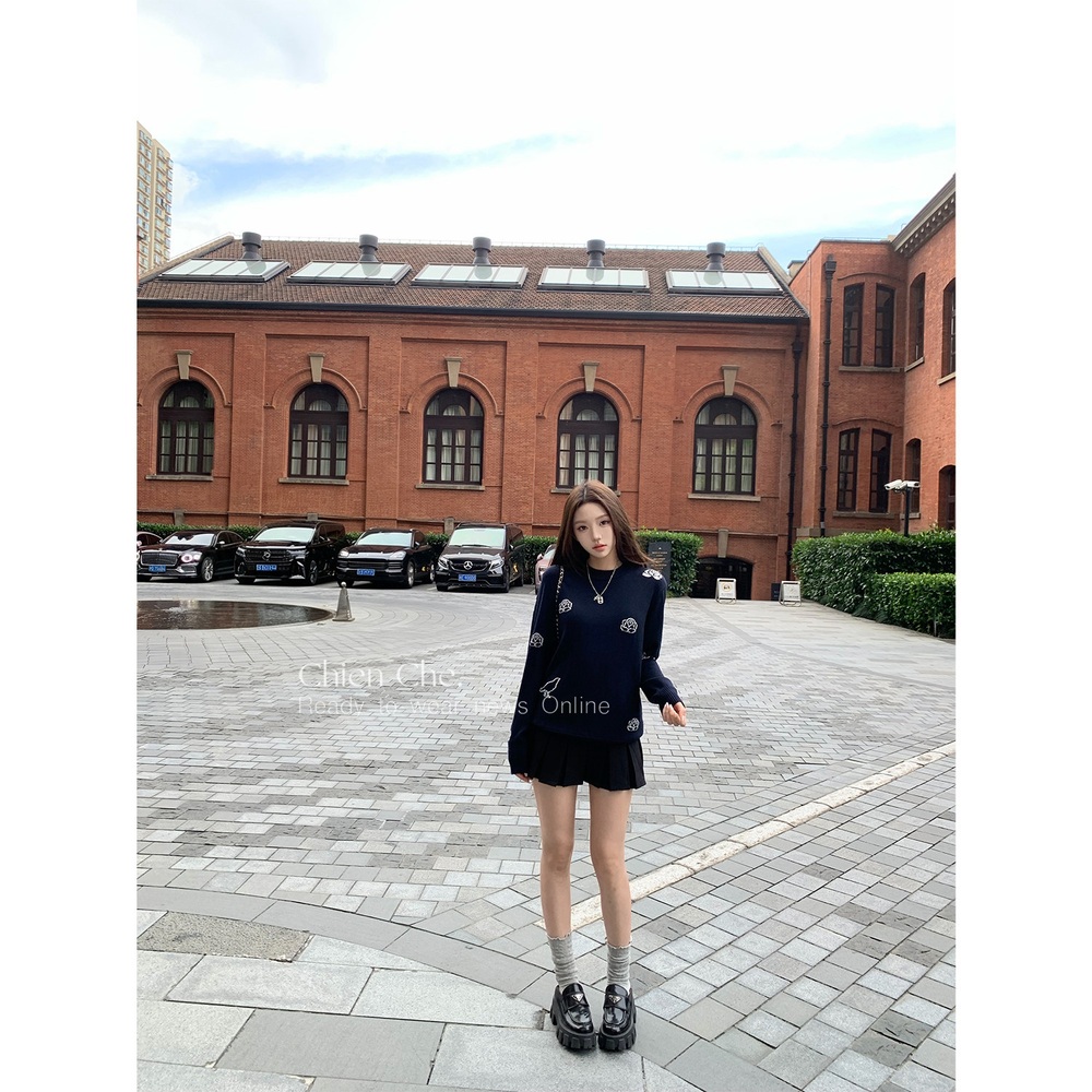 자수 라운드넥 니트 긴팔 풀오버 프레피룩 - 상세 이미지 5