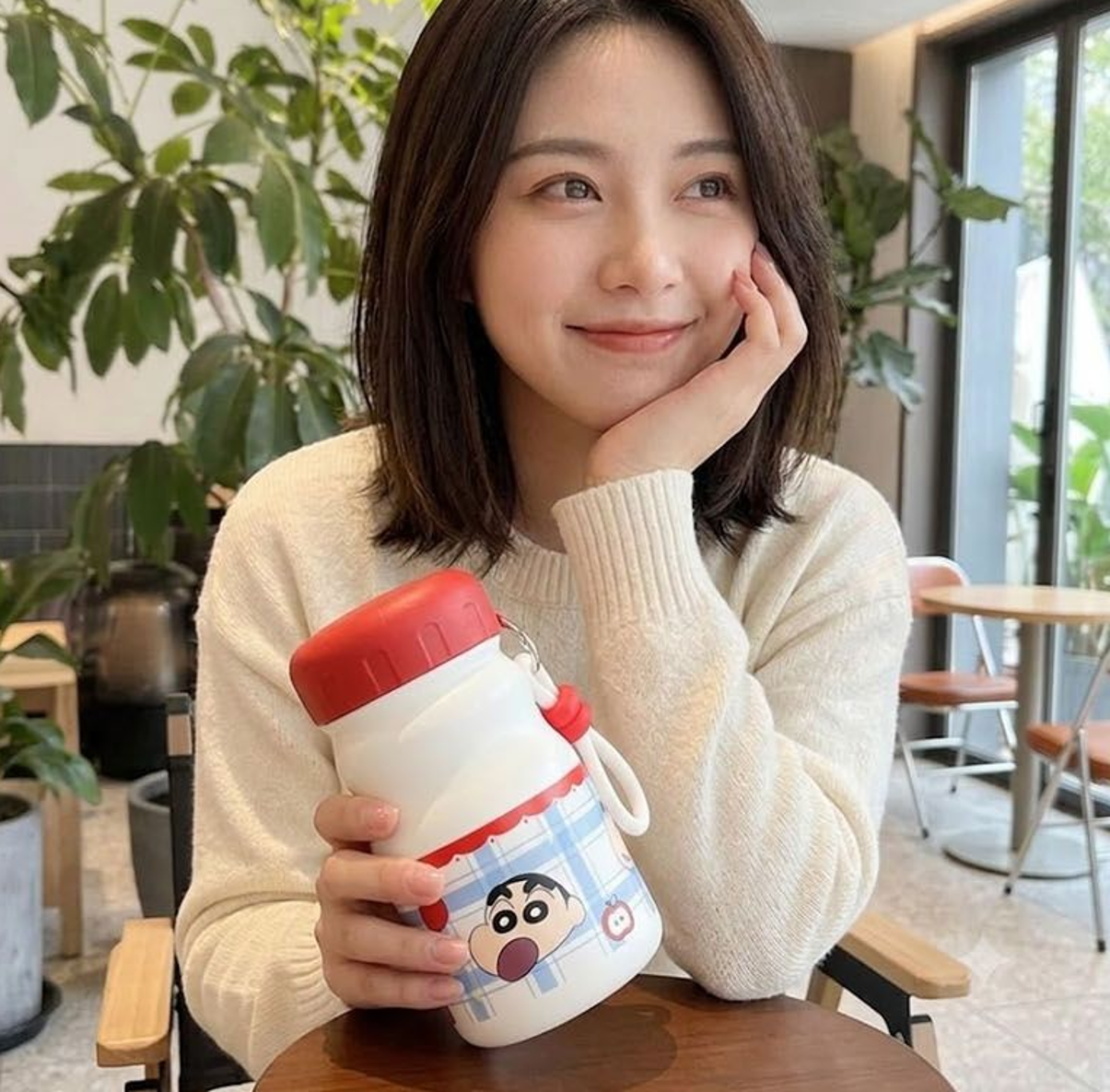 짱구 텀블러 우유병 보온 보냉 430ml 용량 물병 귀여운 캐릭터 물통 스트랩 레드 - 상세 이미지 2