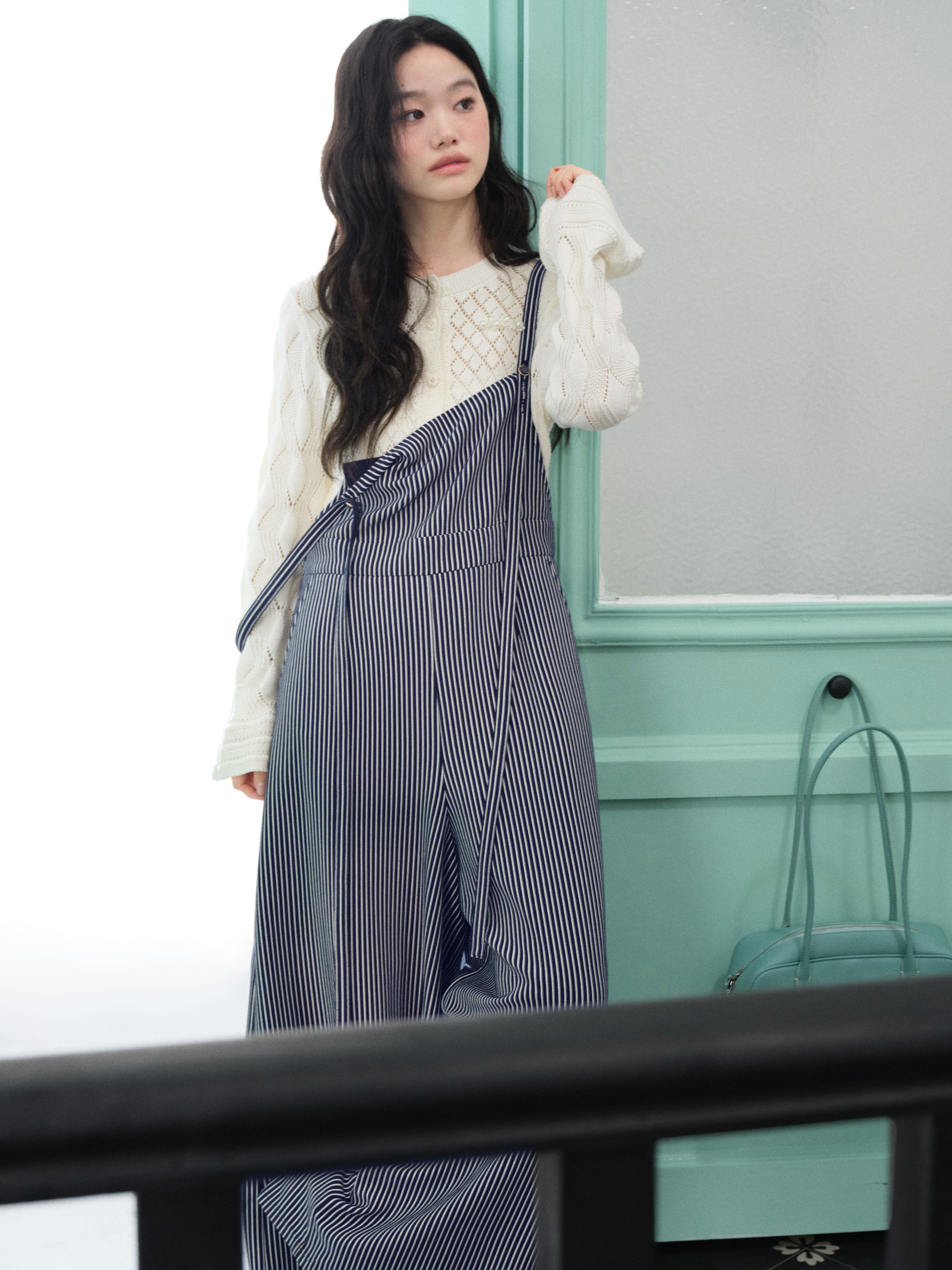 쿠오세 KUOSE 여성 다크네이비 스트라이프 멜빵바지 - 상세 이미지 4