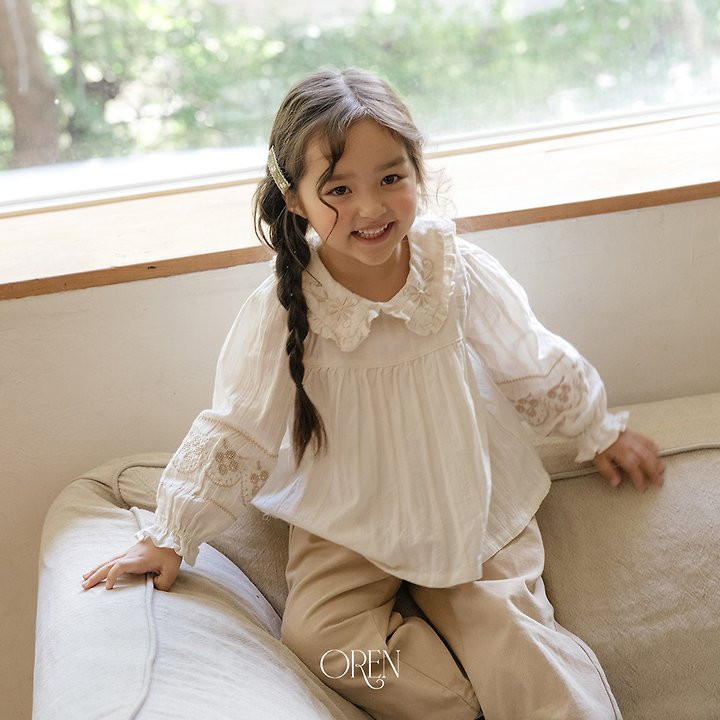 오렌 26가을 허니베이지블라우스 여아 키즈 플라워 자수 프릴블라우스 - 상품 이미지