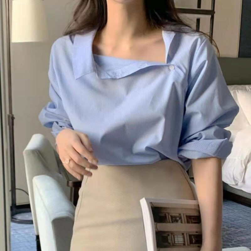 사선단추 셔츠 블루 스트라이프 블라우스 언발 카라 남방 여리여리핏 여성 봄 가을셔츠 - 상품 이미지