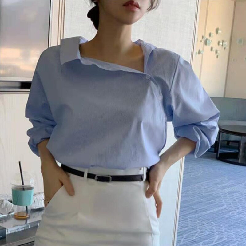 사선단추 셔츠 블루 스트라이프 블라우스 언발 카라 남방 여리여리핏 여성 봄 가을셔츠 - 상세 이미지 5