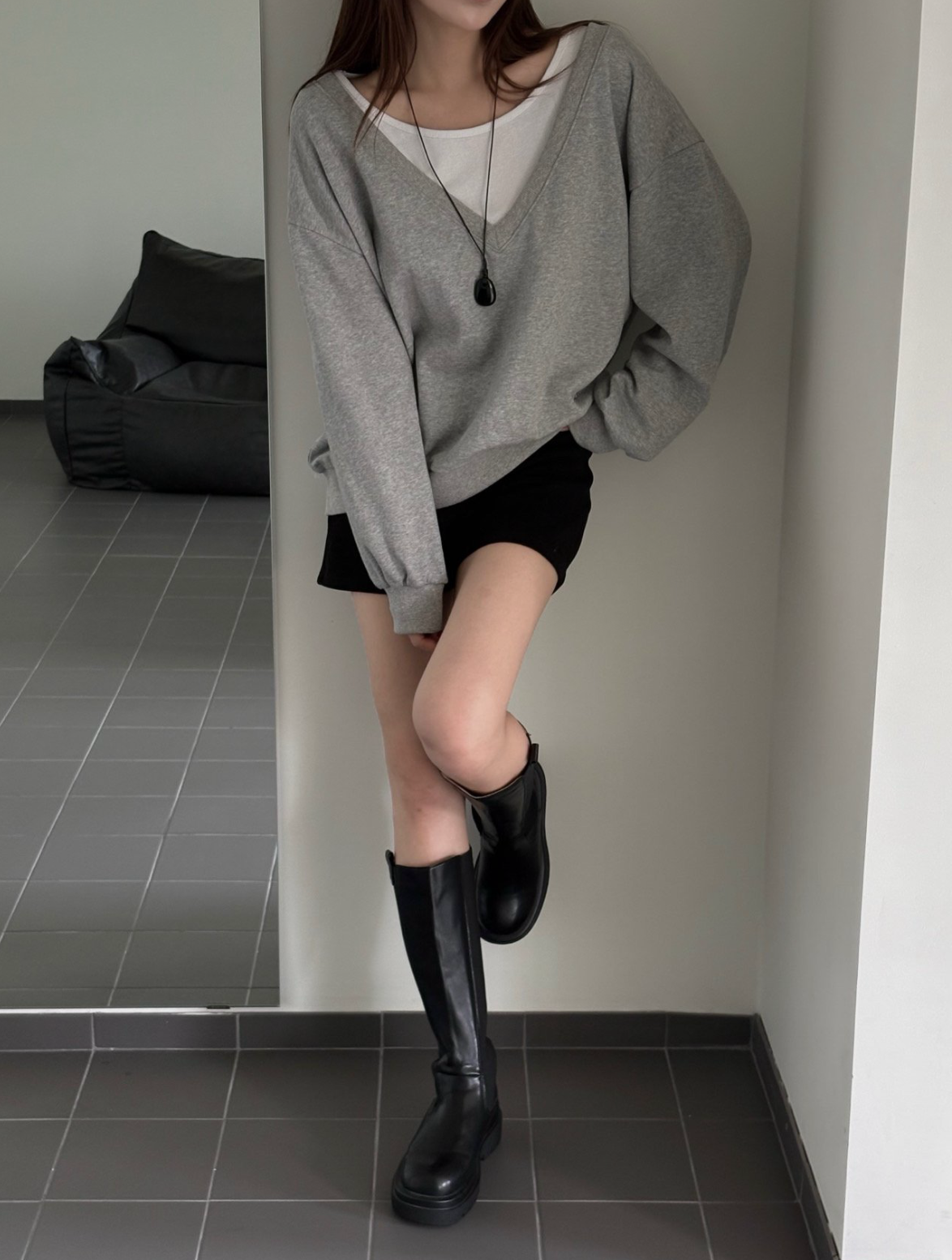 미브 딥브이넥 맨투맨 브이넥 여성 루즈핏 오버핏 긴팔 가을 레이어드 스웨트셔츠 - 상세 이미지 4