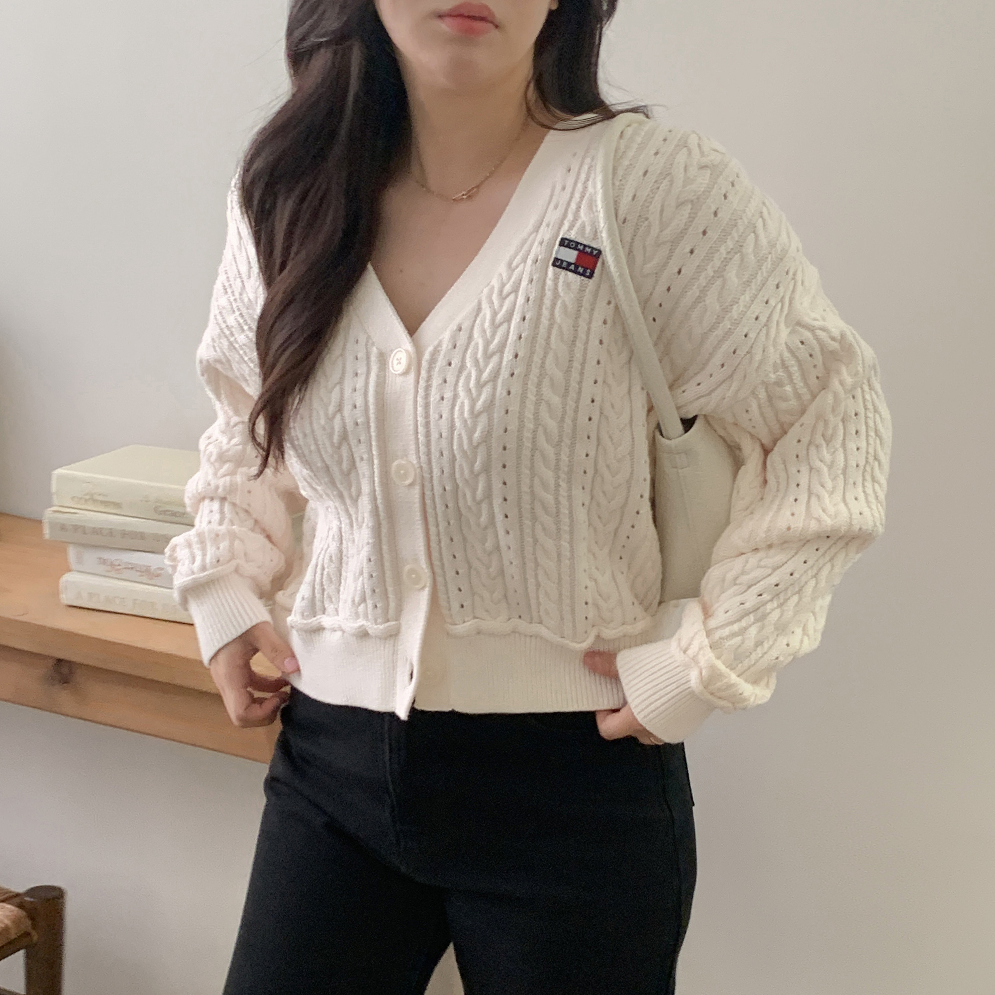 타미힐피거 여성 브이넥 가디건 꽈배기 니트 케이블 - 상세 이미지 5