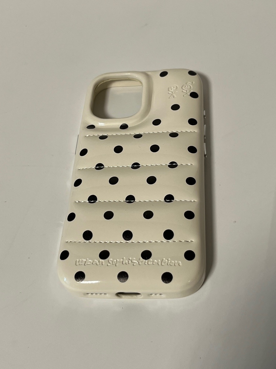 어반소피스티케이션 푸퍼 패딩 Puffer Inverse Polka Dots 아이폰 케이스 - 상세 이미지 4