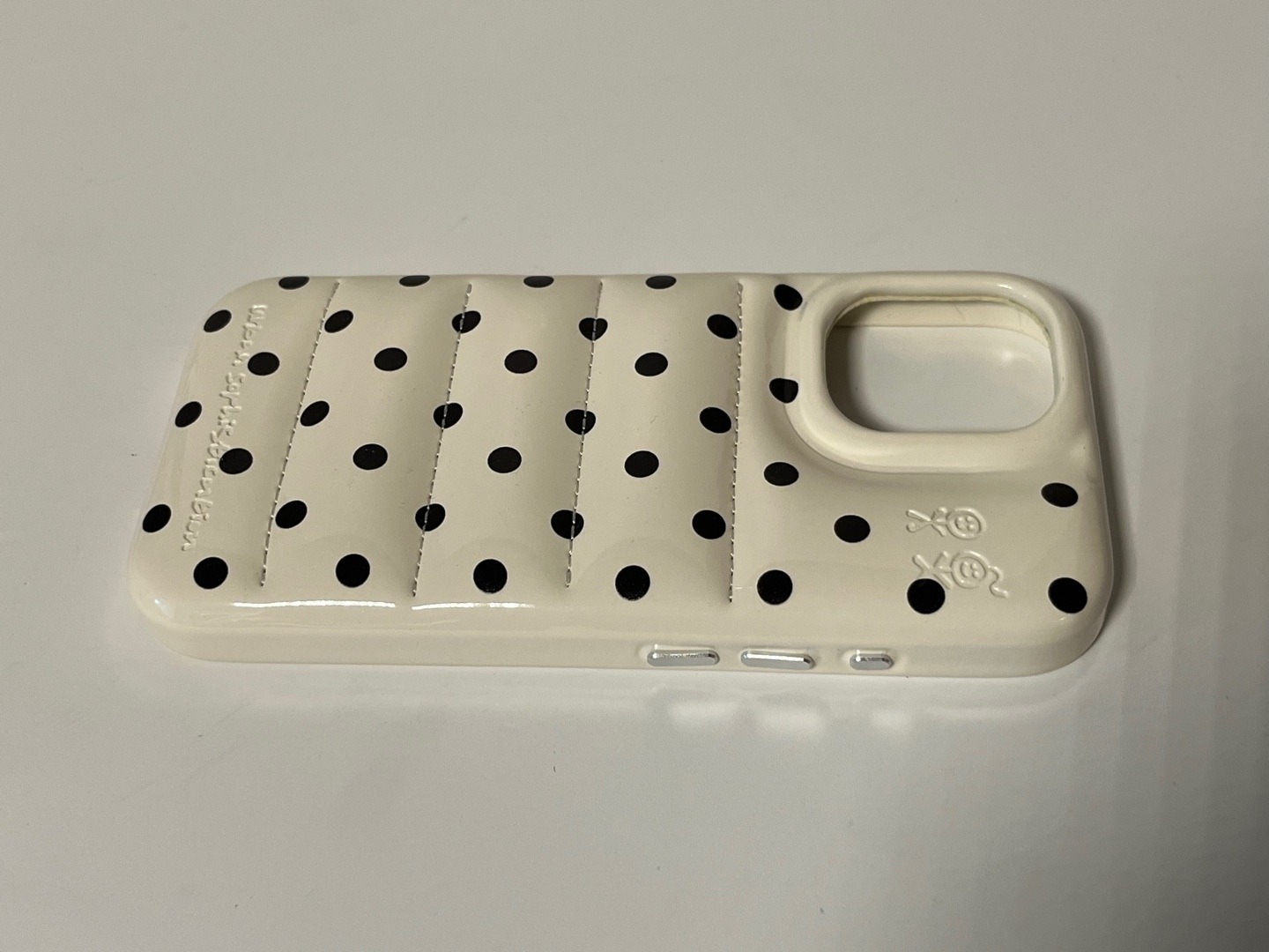 어반소피스티케이션 푸퍼 패딩 Puffer Inverse Polka Dots 아이폰 케이스 - 상세 이미지 3