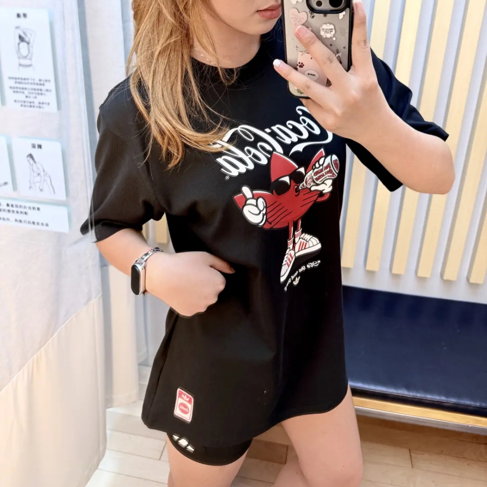 아디다스 X 코카콜라 클래식 스포츠 그래픽 트레피 반팔티 블랙 KY2108 - 메인 이미지