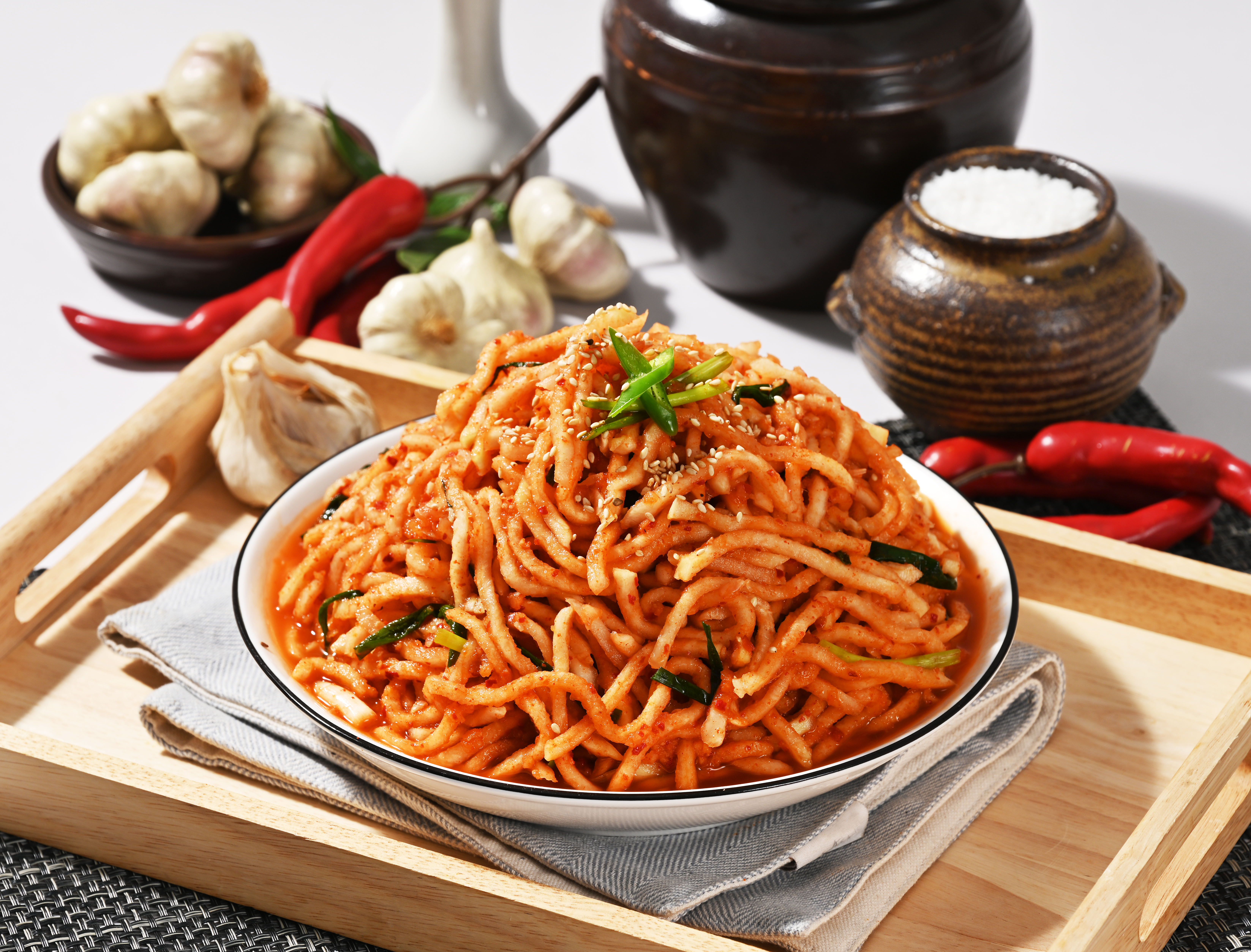 소배기 매운 무생채 김치 국내산 아삭한 무채김치 보쌈용 업소용 비빕밥 매운맛 2kg - 상품 이미지