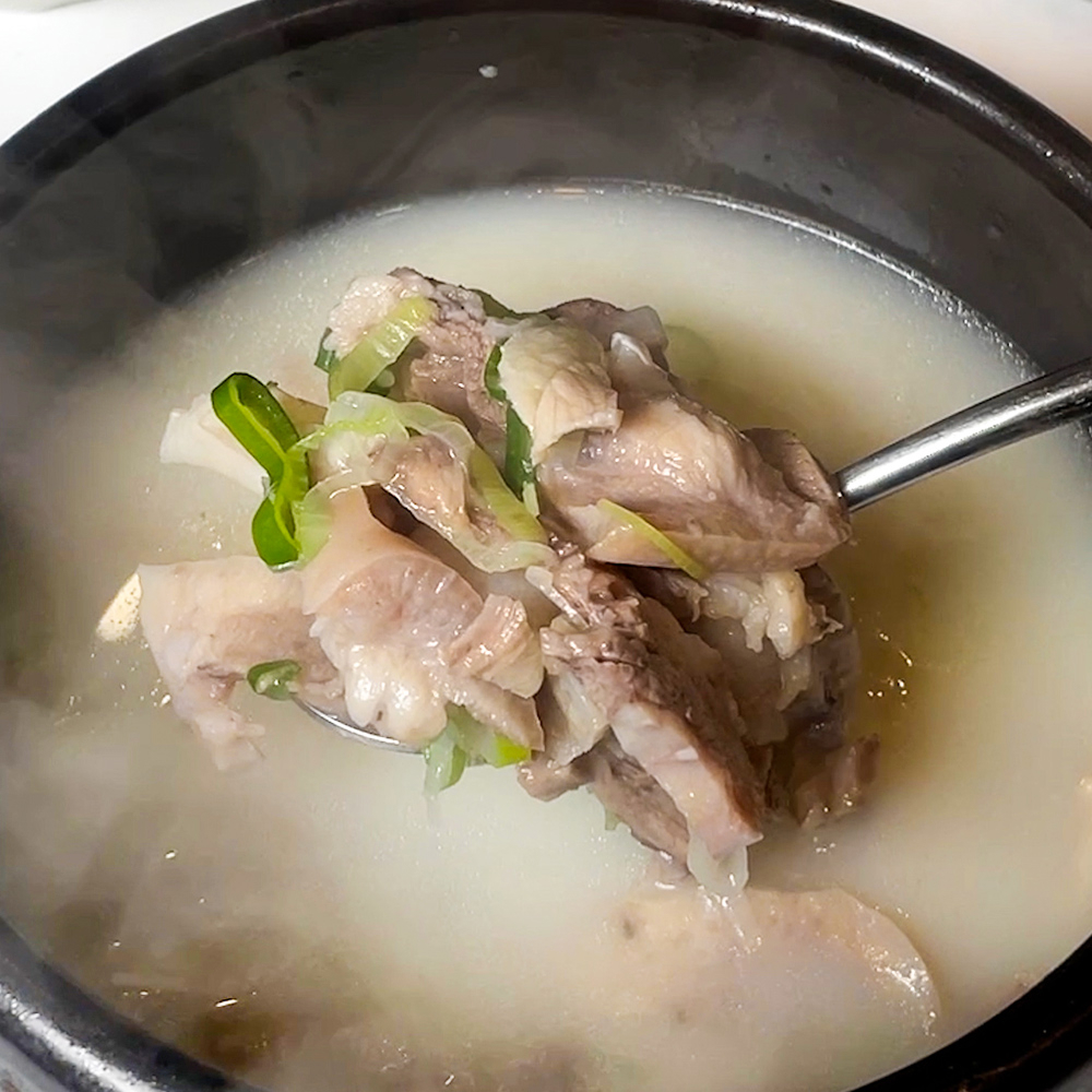[1+1] 국내산 돼지국밥 순대국 순대국밥 맛집 밀키트 캠핑음식 간편식 - 상품 이미지