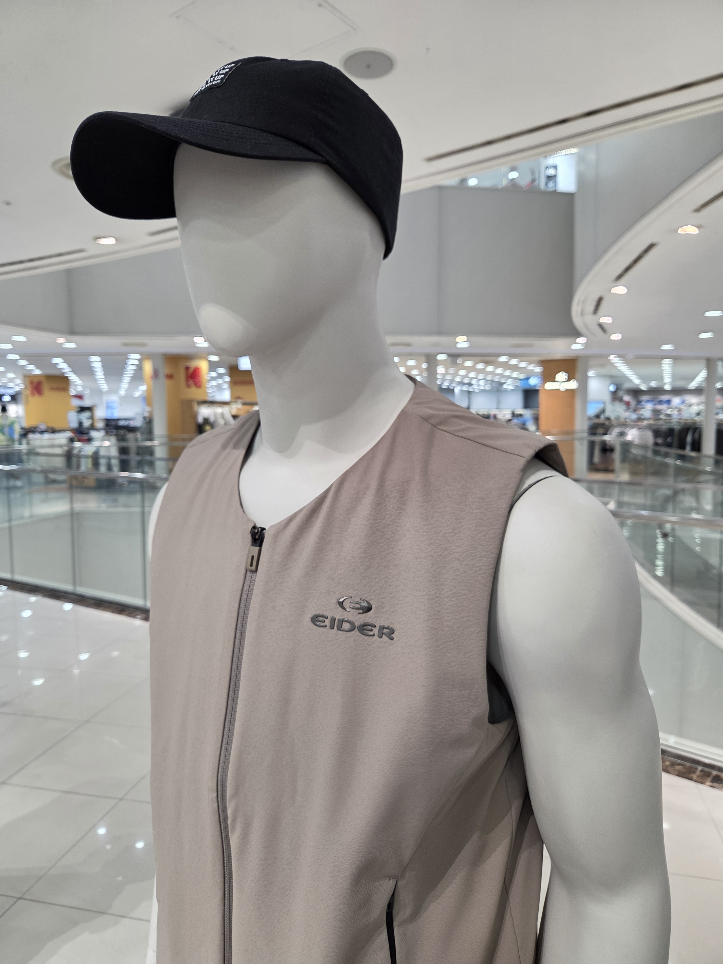 아이더 남성 등산조끼 간절기 아웃도어 브이넥 경량 패딩 베스트 MU25603 - 상세 이미지 5