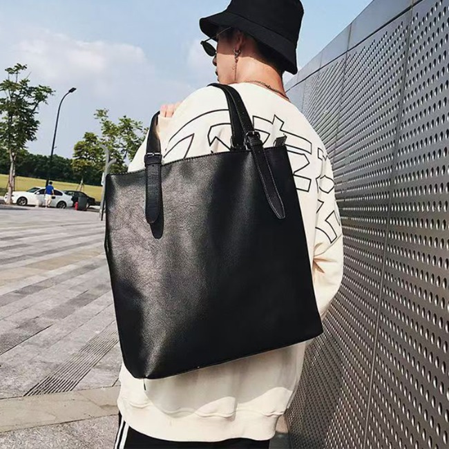 심플한 빅사이즈 블랙 숄더백 토트백 대학생 직장인 출근용 헬스 가방 노트북 수납 숄더백 - 상품 이미지