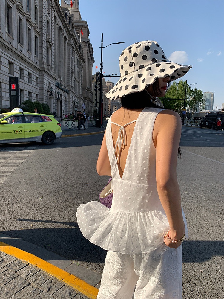 브이넥 꽃패턴 쉬폰민소매블라우스 밑단플레어디자인 뒷부분끈리본포인트 화이트 - 상세 이미지 2