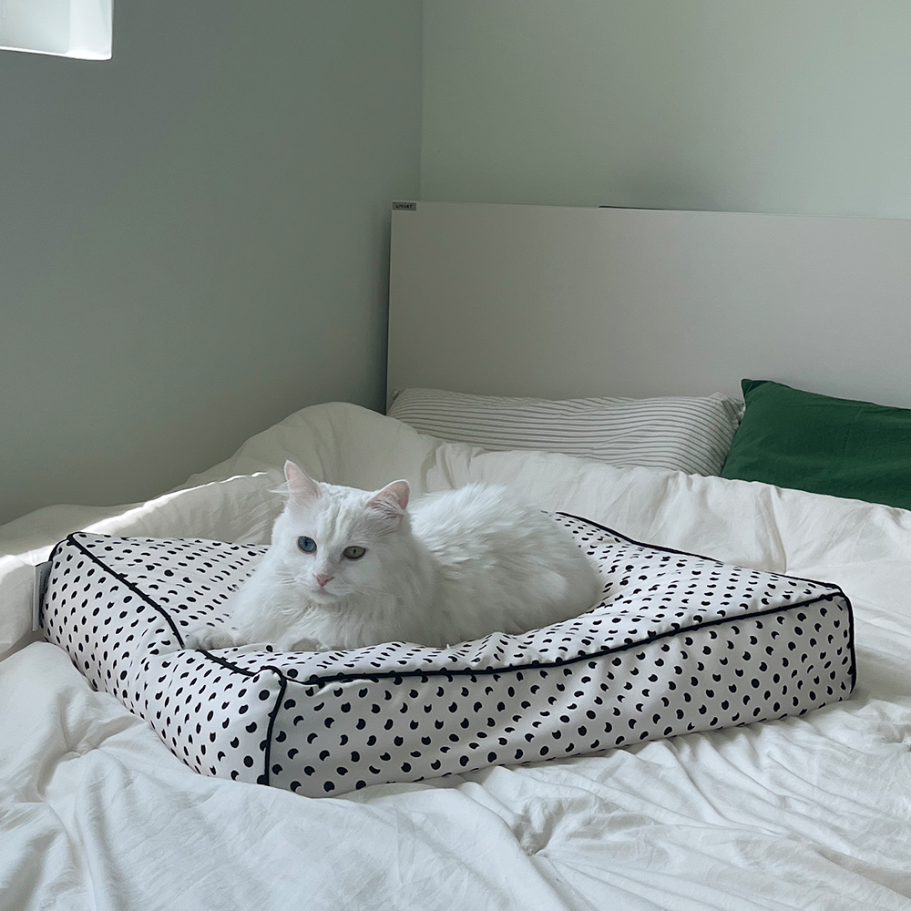 플러피펫 고양이 방석 쿠션 여름 대형 누빔 논슬립 커버분리 고양이방석 문릿 - 상품 이미지