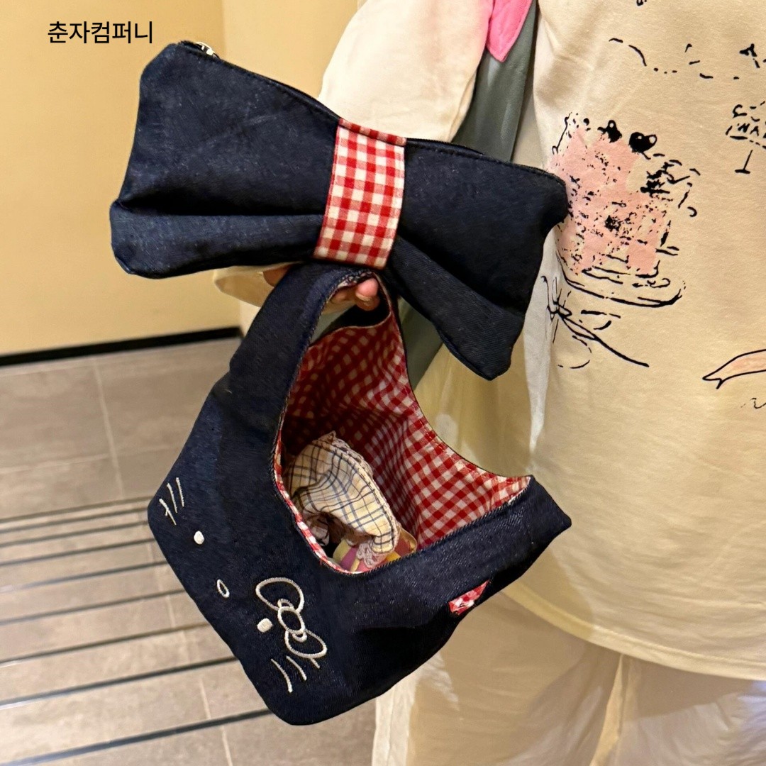헬로키티 핸드백 미니백 토트백 데님 손 가방 귀여운 파우치 춘자컴퍼니 헬로키티 손목 가방 오픈탑스타일 - 상세 이미지 3