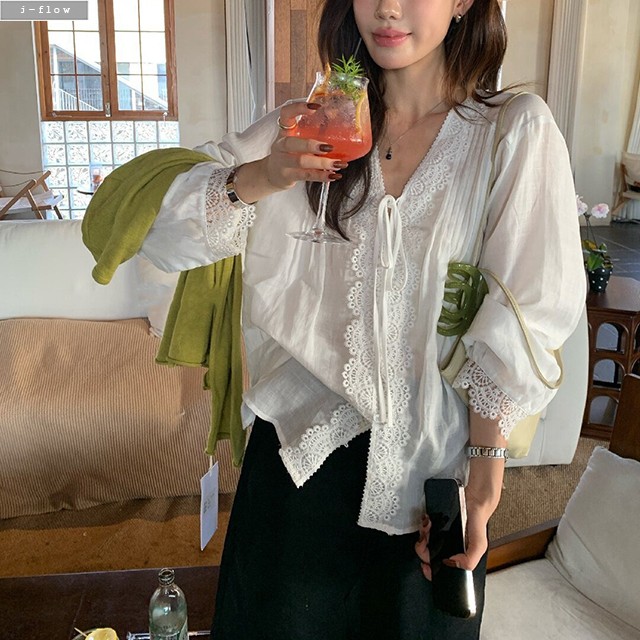마테 브이넥 레이스 자수 매듭 루즈핏 블라우스 3col 가을 봄 고퀄 핀턱주름 제이플로우 - 상세 이미지 2