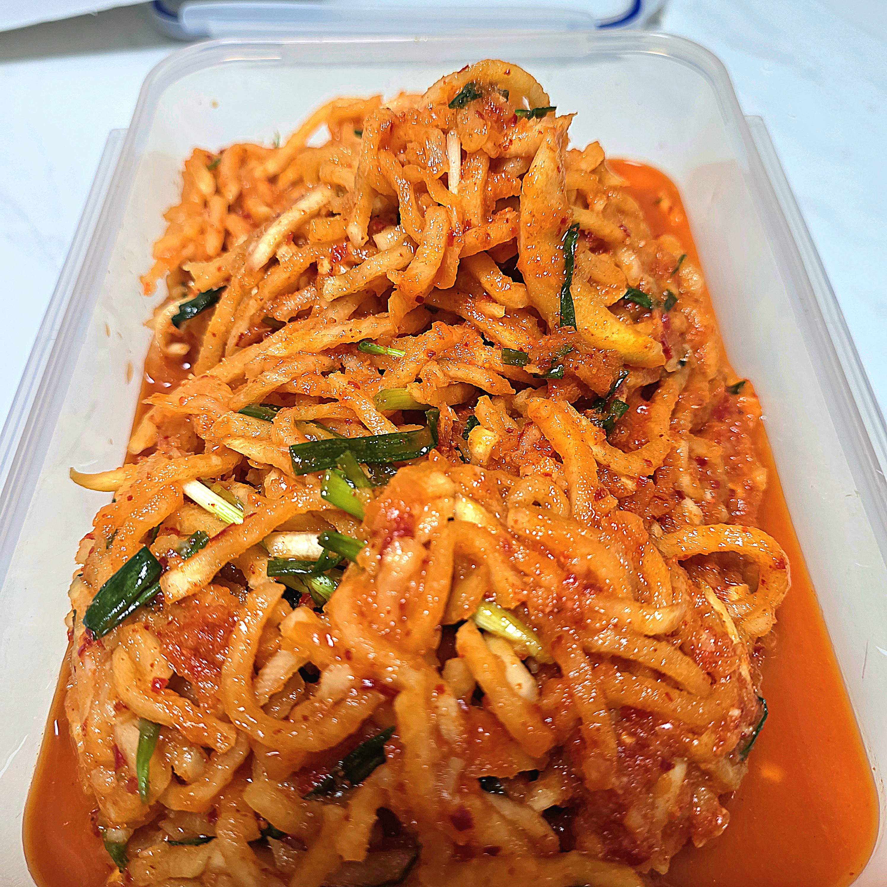 소배기 매운 무생채 김치 국내산 아삭한 무채김치 보쌈용 업소용 비빕밥 매운맛 2kg - 상세 이미지 5