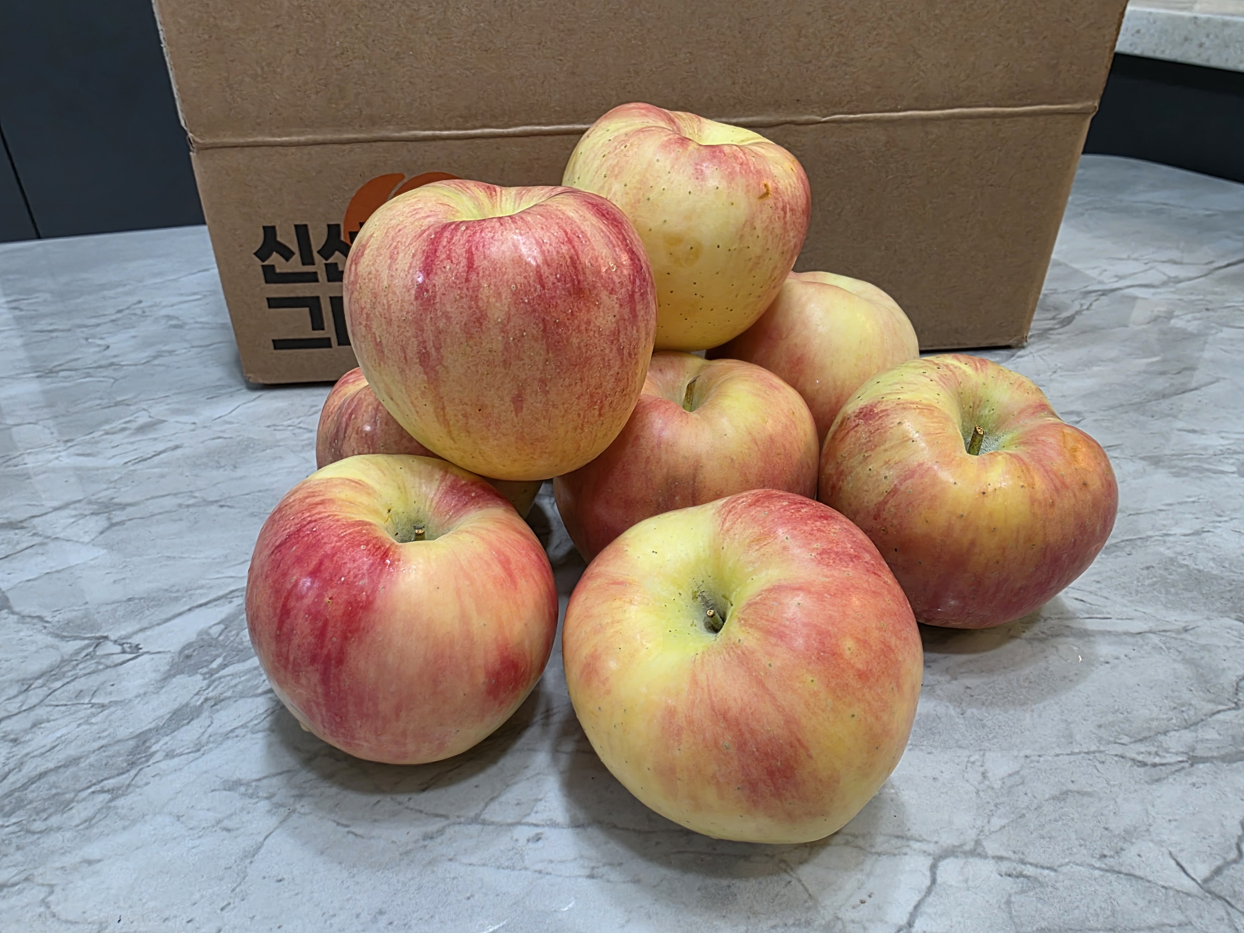 홍로 사과 중대과 3kg 가정용 달콤한 꿀사과 - 상품 이미지