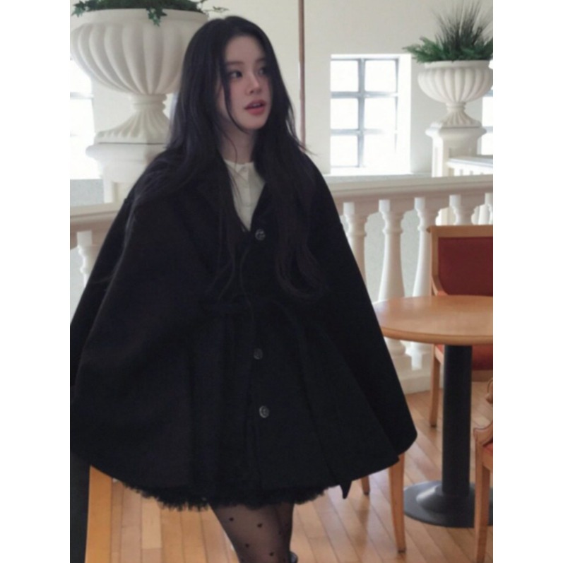 케이프코트 여성 망토 하프 코트 A라인 울 숏케이프 버튼 플레어 하객룩 블랙 - 상세 이미지 2