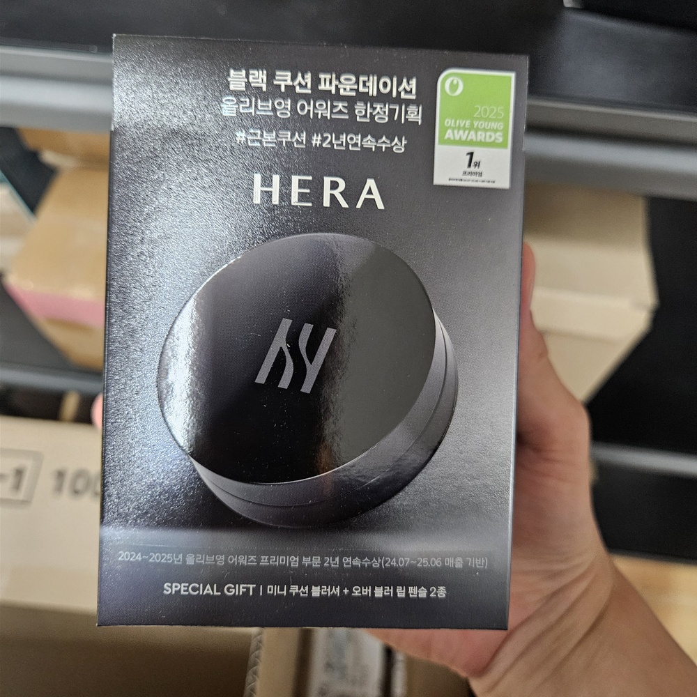 헤라 블랙쿠션 파운데이션 본품15g + 리필15g + 쿠션블러셔 + 립펜슬 듀오 21N1 - 상품 이미지