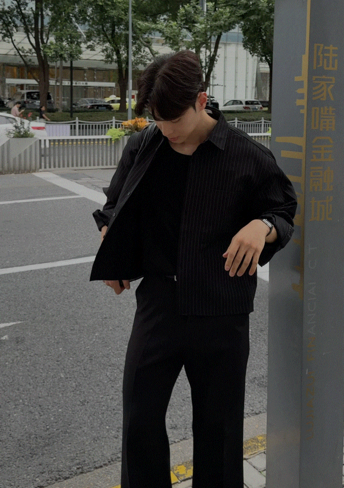 크롭셔츠_스트라이프_반샷_01.gif