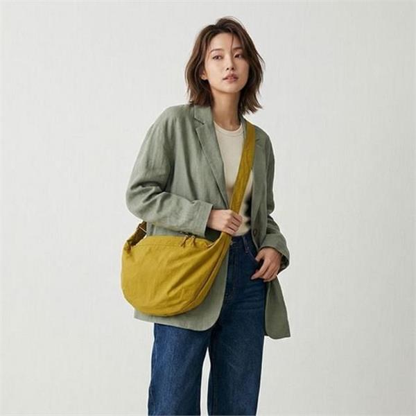 데일리 여성 숄더백 보부상 반달 숄더백 가벼운 대용량 캔버스 나일론 - 상품 이미지