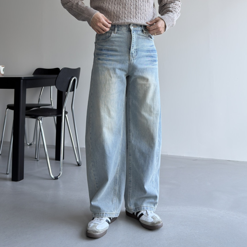 남자_커브드_워싱_와이드_벌룬_데님팬츠_(19).jpg