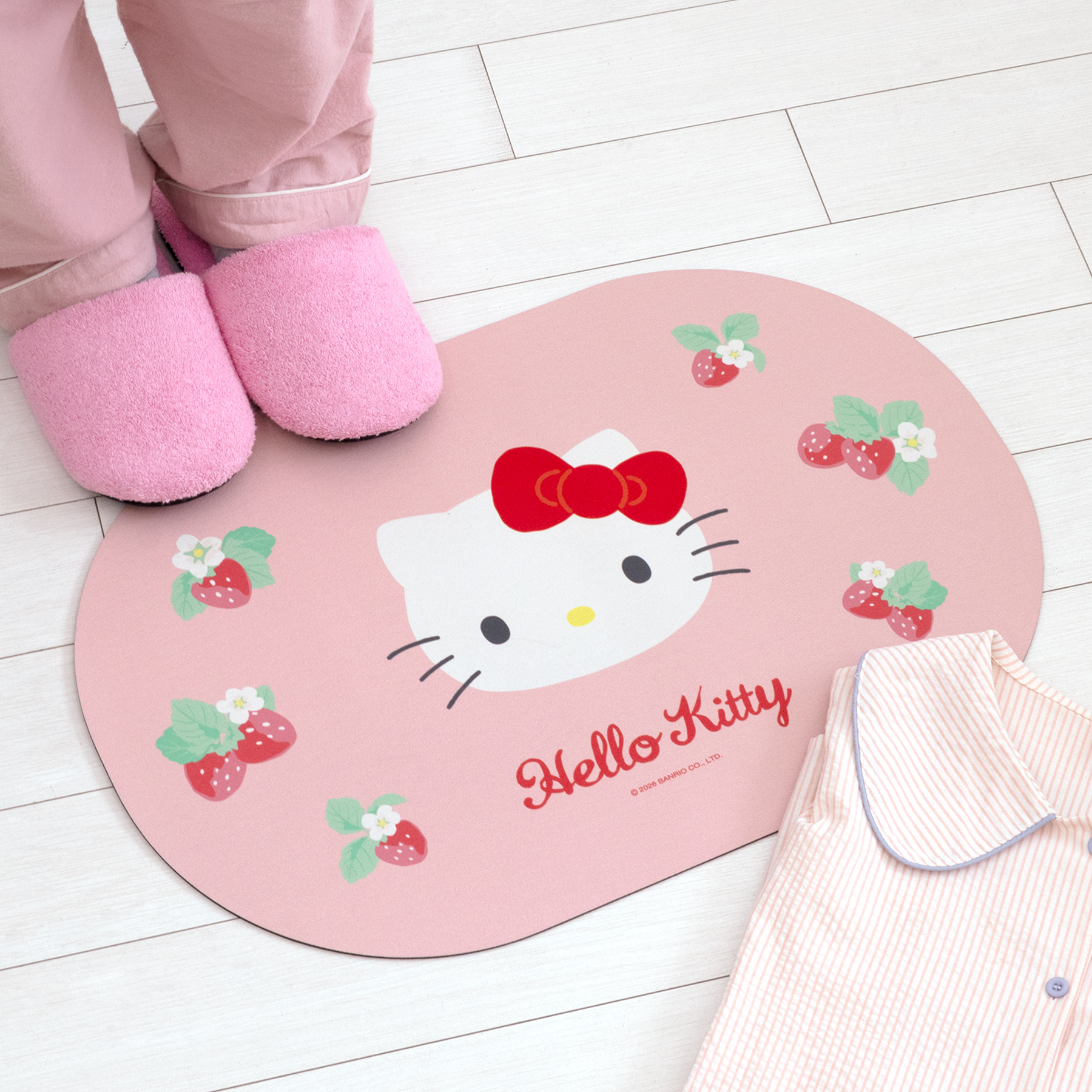 산리오 헬로키티 워셔블 소프트 규조토 러그(60cm) 플라워베리 - 상품 이미지