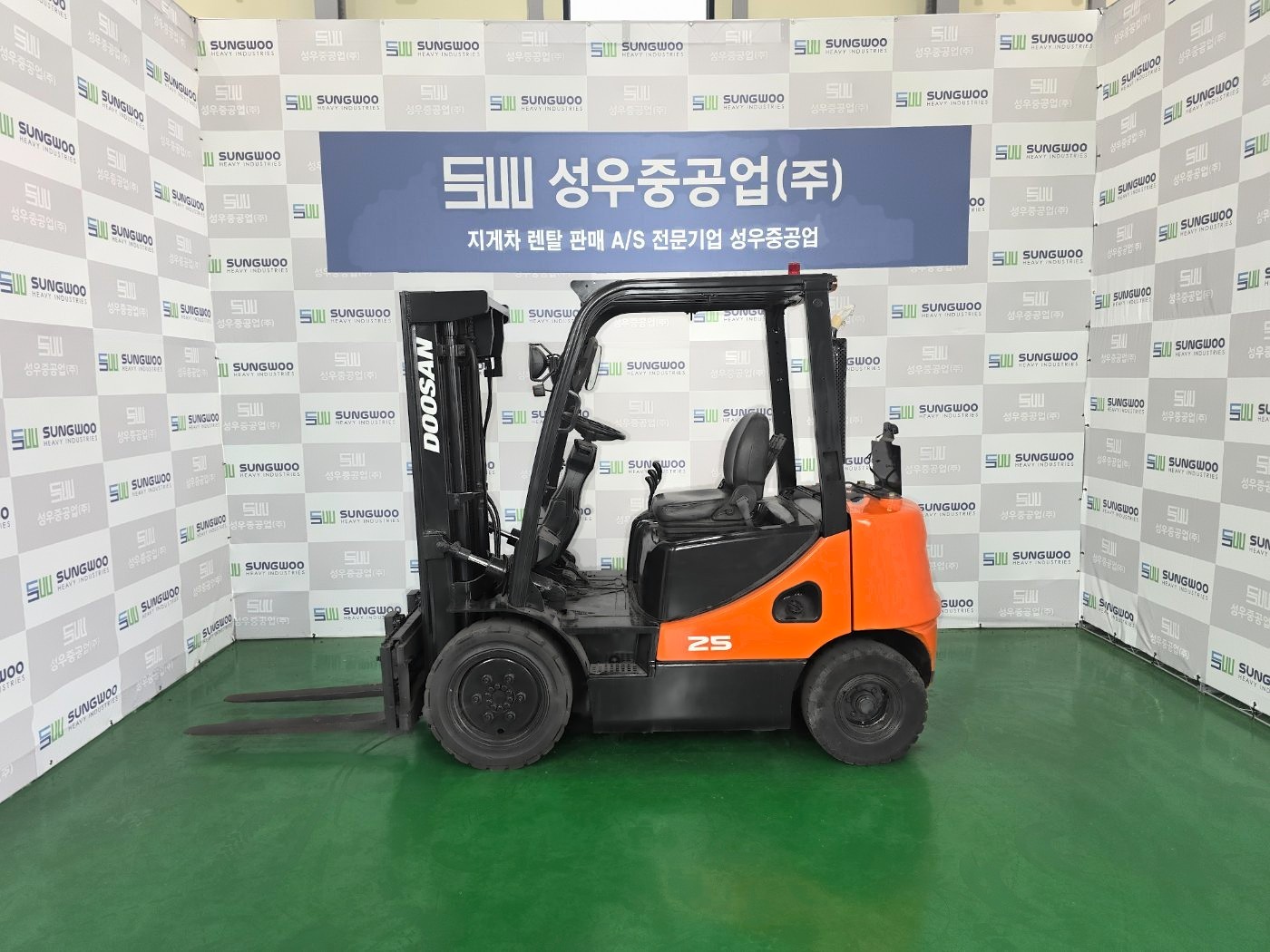 두산 D25SE-5 디젤 2.5톤 2015년식 중고지게차