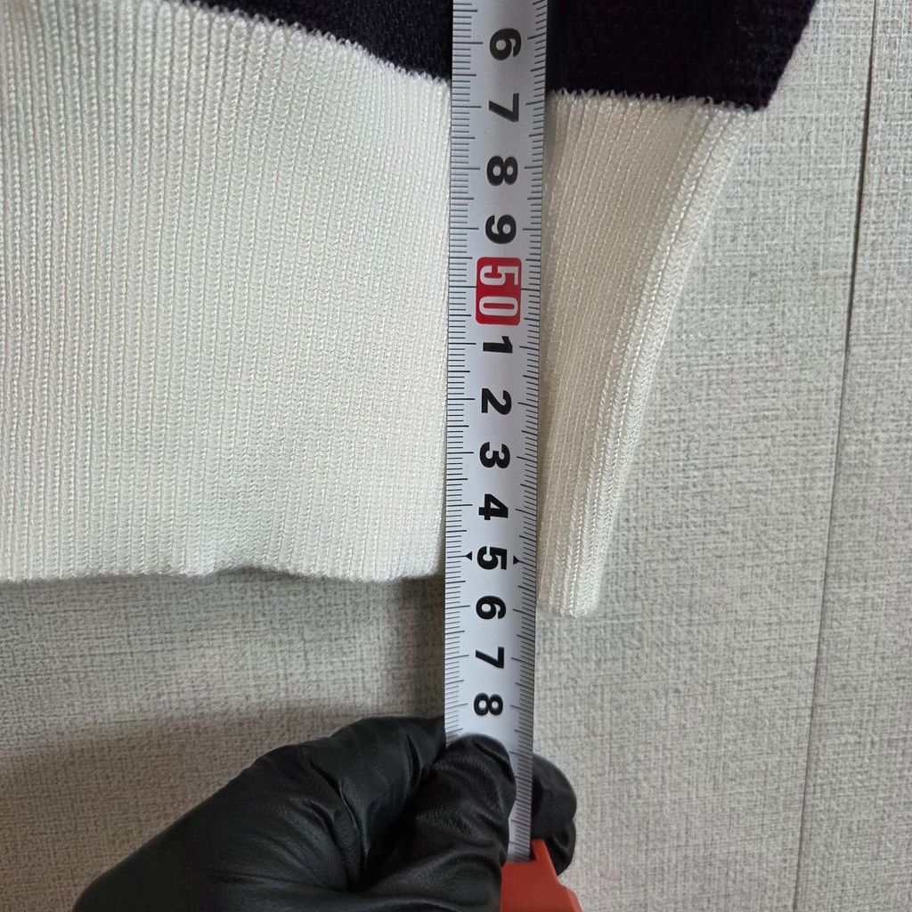 에이비에프지 화이트 여자 프리 카라 니트 O7299 - 상세 이미지 3