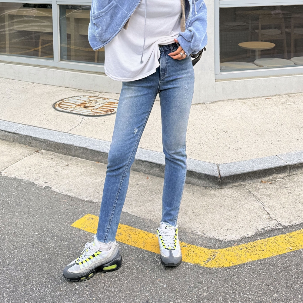 스키니진 키작녀청바지 슬림 일자청바지 밑단컷팅 중청 데님 팬츠 - 메인 이미지