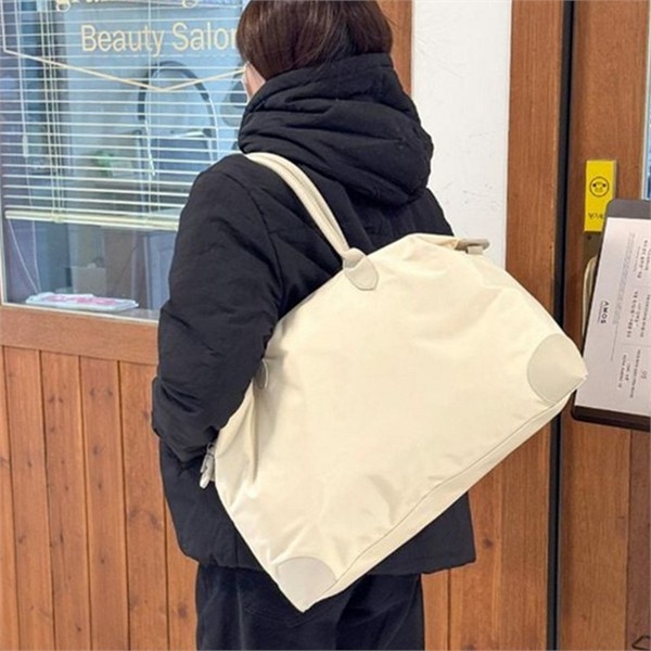 넉넉한 여성 쇼퍼 백 바캉스 여성 숄더백 직장인 여행용 빅백 - 메인 이미지